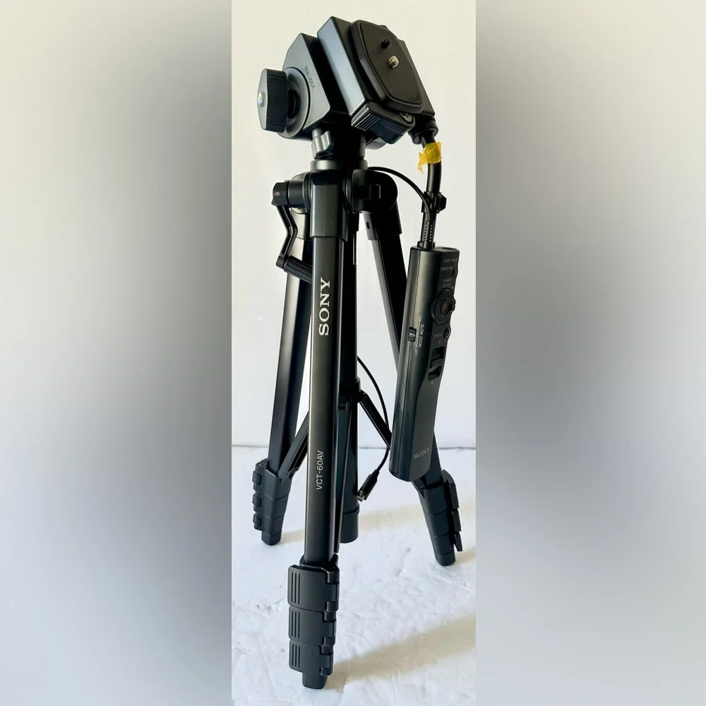 Sony VCT-60AV Video Wired Remote Control Camera Handycam Tripod w/Carrying Case